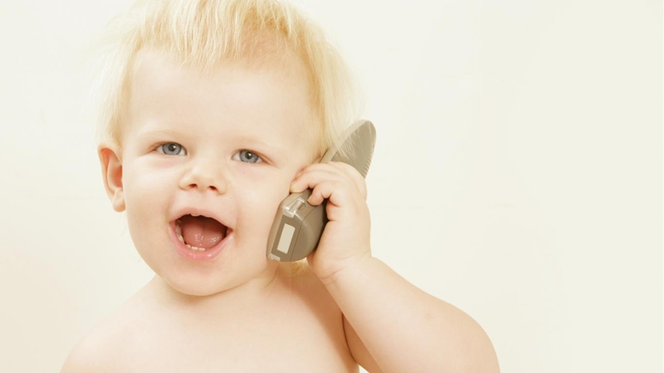 baby-with-phone-wallpaper1366x76857968