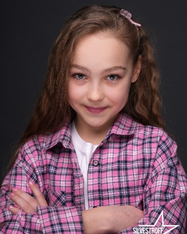 Ліза Бровій Ліза Бровій